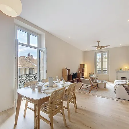 Nestor&jeeves - Pepyte - Design - Near *